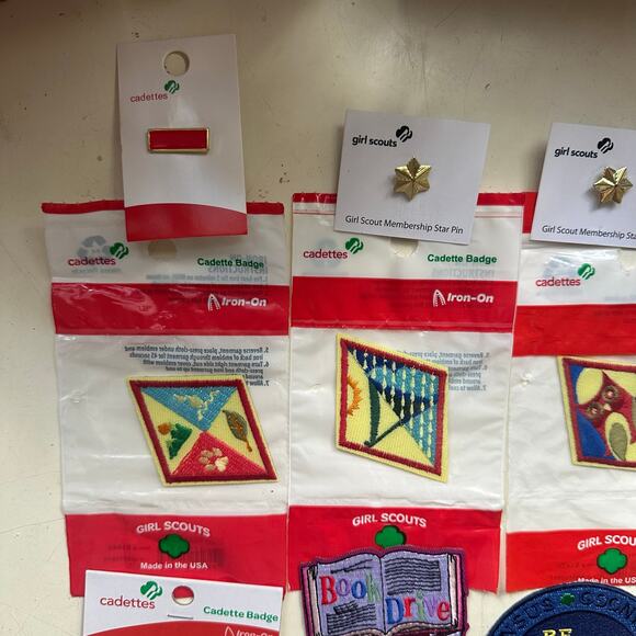Lot of Girl Scouts Iron On Badges and Pins Brand New - Picture 5 of 8
